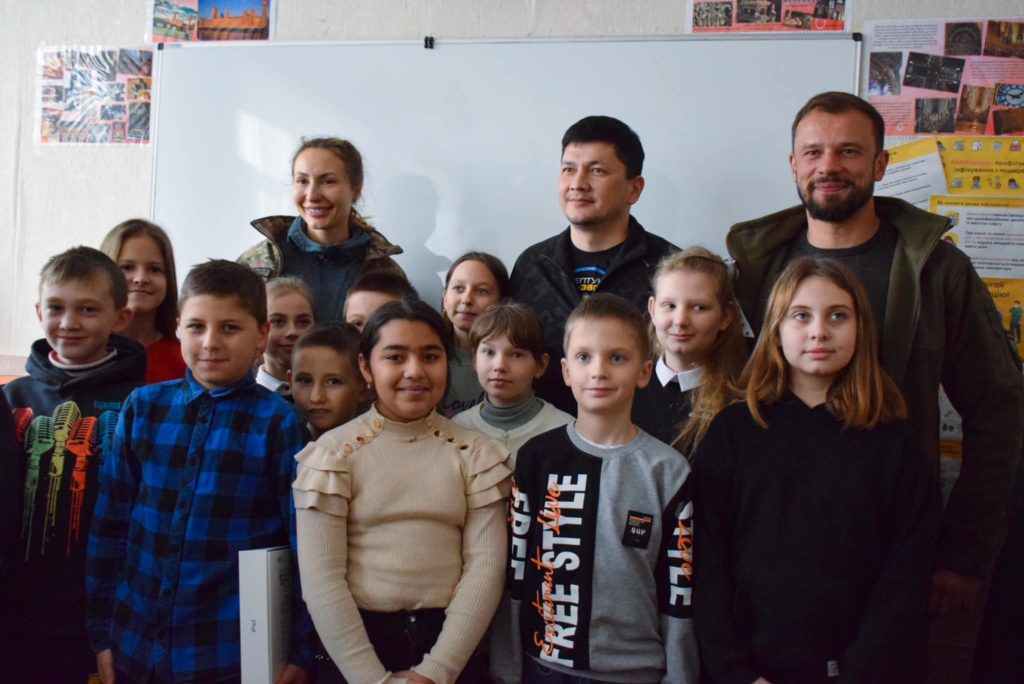 Учні Миколаївщини отримали ще понад 600 планшетів для дистанційного навчання (ФОТО) 35
