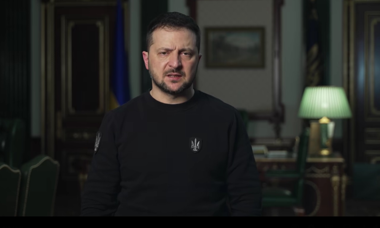 «Схід – дуже важко, але робимо все, щоб вистояти» – звернення Зеленського (ВІДЕО)