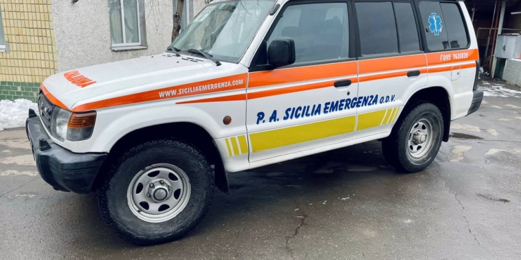 Миколаївським морпіхам мерія Миколаєва передала «швидку» для евакуації поранених (ФОТО)