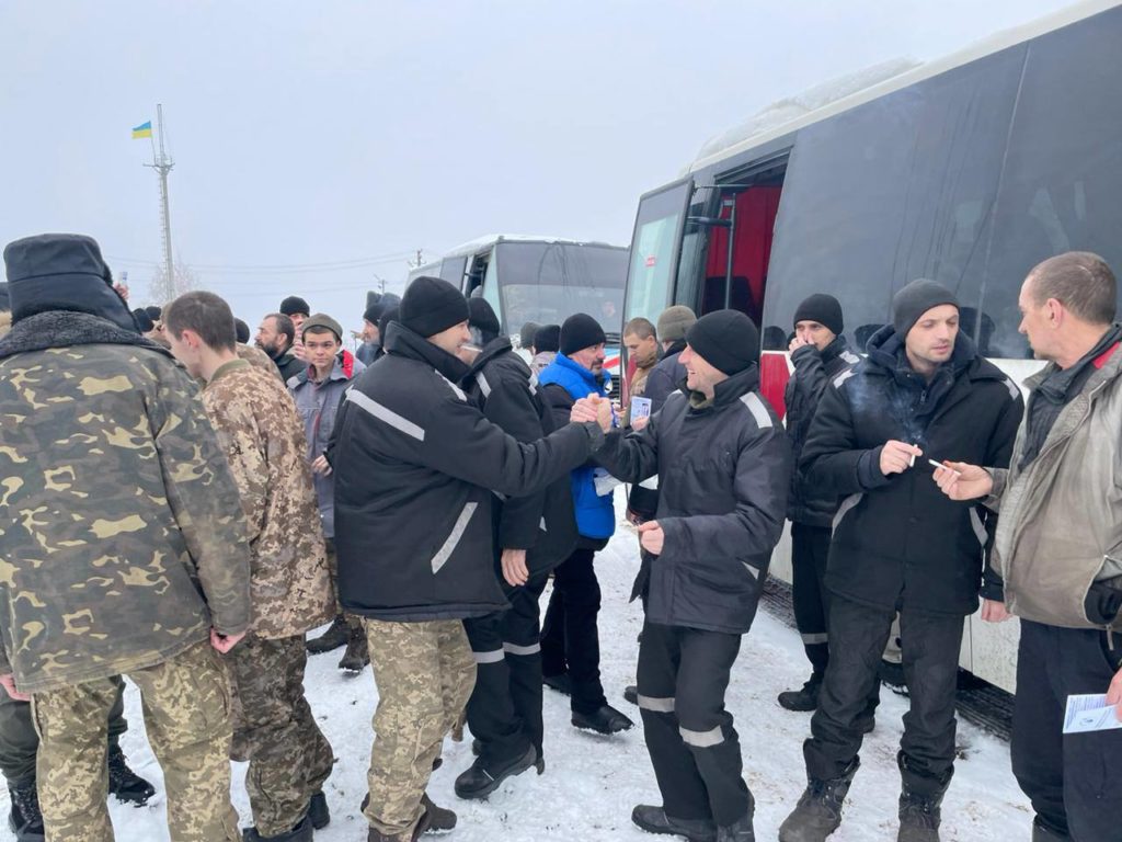 Сьогодні з російського полону вдалось звільнити 116 українських захисників і повернути тіла трьох загиблих, серед яких – іноземні волонтери (ФОТО) 3