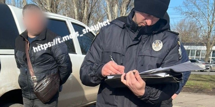 В Миколаєві затримали чоловіка, який завіз автівку з-за кордону начебто для військової частини, а сам продав її за $11 тис. на спеціалізованому сайті (ФОТО)