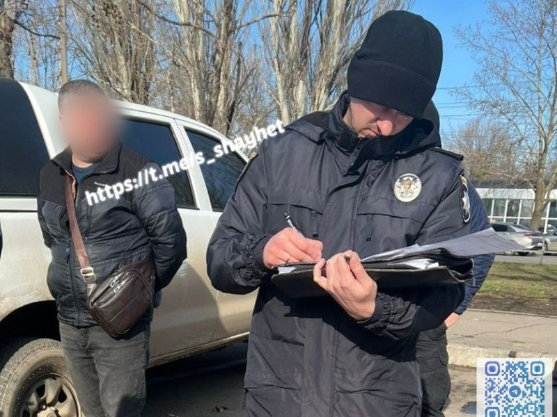 В Миколаєві затримали чоловіка, який завіз автівку з-за кордону начебто для військової частини, а сам продав її за $11 тис. на спеціалізованому сайті (ФОТО)