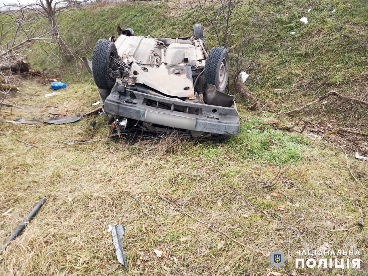 ДТП на Миколаївщині: легкова автівка злетіла в кювет, водій згодом помер в лікарні (ФОТО) 10
