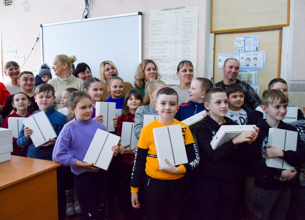 Учні Миколаївщини отримали ще понад 600 планшетів для дистанційного навчання (ФОТО) 3