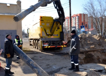 Ремонт каналізації по вул.Чкалова в Миколаєві: 34 метри труби вже замінено, треба замінити ще майже стільки ж (ФОТО)
