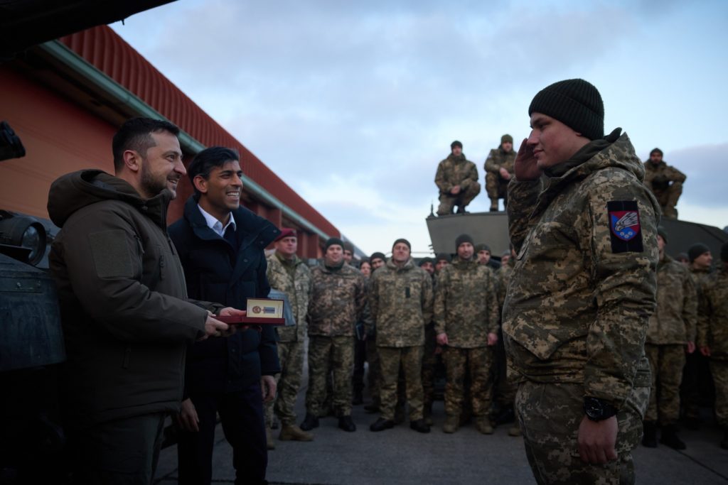 Зеленський на британській базі нагородив українських військових (ФОТО, ВІДЕО) 10