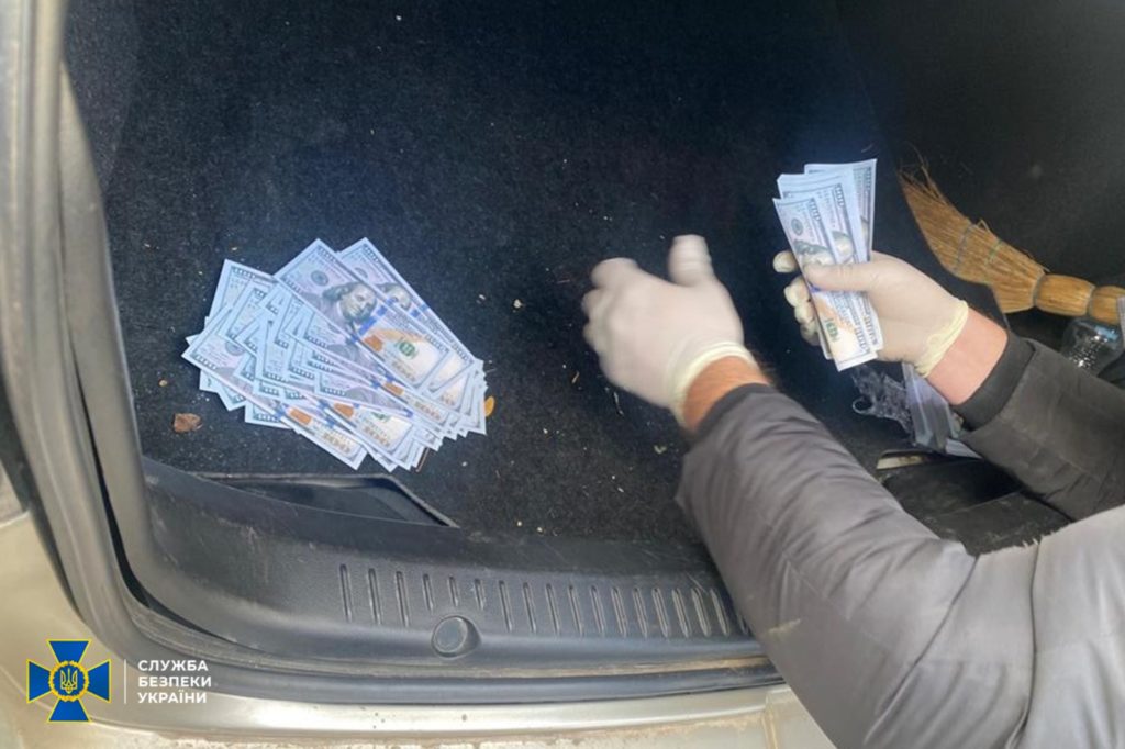 СБУ затримала чиновника Одеської військової адміністрації - вимагав гроші з підприємців (ФОТО) 11