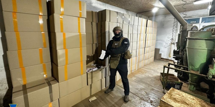 На Миколаївщині викрили 2 лінії з виробництва нелегальних сигарет, планували “експорт” (ФОТО, ВІДЕО)