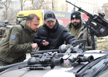 Військові Миколаївщини отримали світлове обладнання для виявлення ворожих дронів (ФОТО, ВІДЕО)