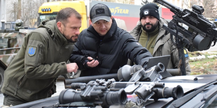 Військові Миколаївщини отримали світлове обладнання для виявлення ворожих дронів (ФОТО, ВІДЕО)