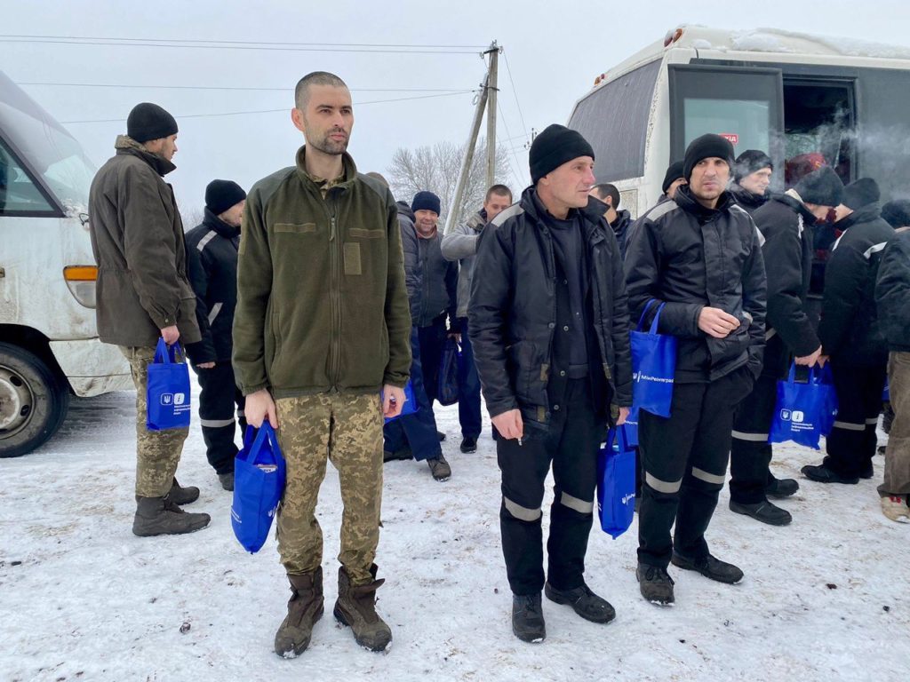 Сьогодні з російського полону вдалось звільнити 116 українських захисників і повернути тіла трьох загиблих, серед яких – іноземні волонтери (ФОТО) 11