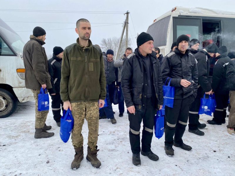 Серед звільнених сьогодні з полону українських службовців 23 мають тяжкі поранення або ампутації (ВІДЕО)
