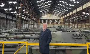 Тут Британія купувала броньовики для України. Найбільший колекціонер танків в Європі дочекався попиту на свій товар і не хочу продешевити (ФОТО) 21