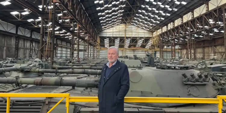 Тут Британія купувала броньовики для України. Найбільший колекціонер танків в Європі дочекався попиту на свій товар і не хоче продешевити (ФОТО)