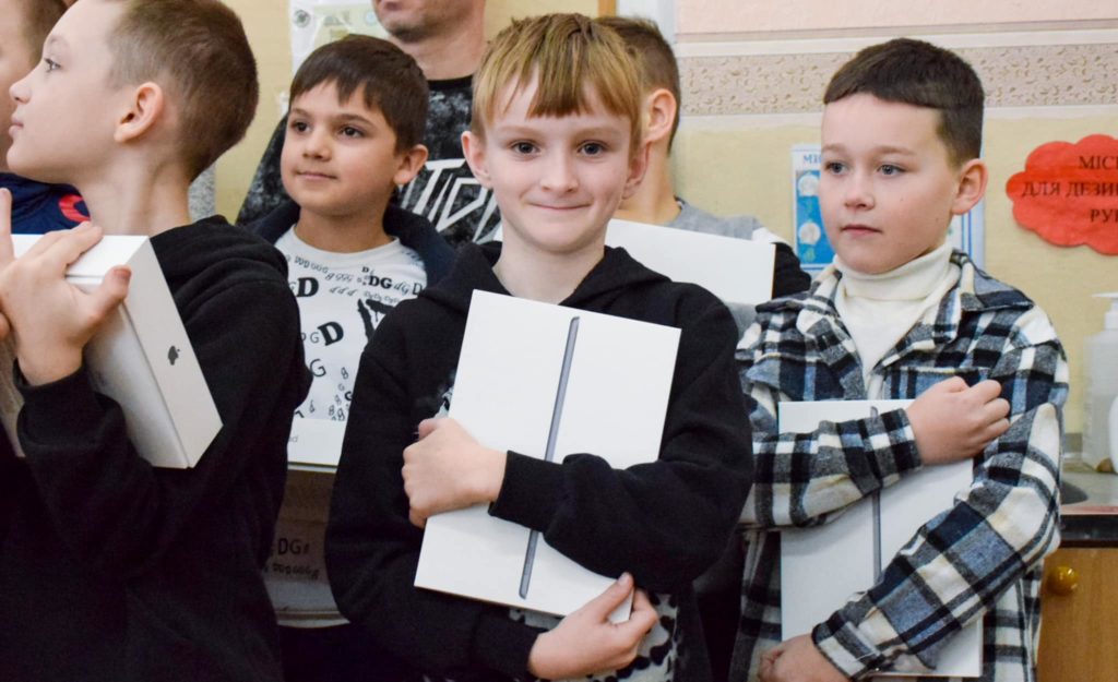 Учні Миколаївщини отримали ще понад 600 планшетів для дистанційного навчання (ФОТО) 9