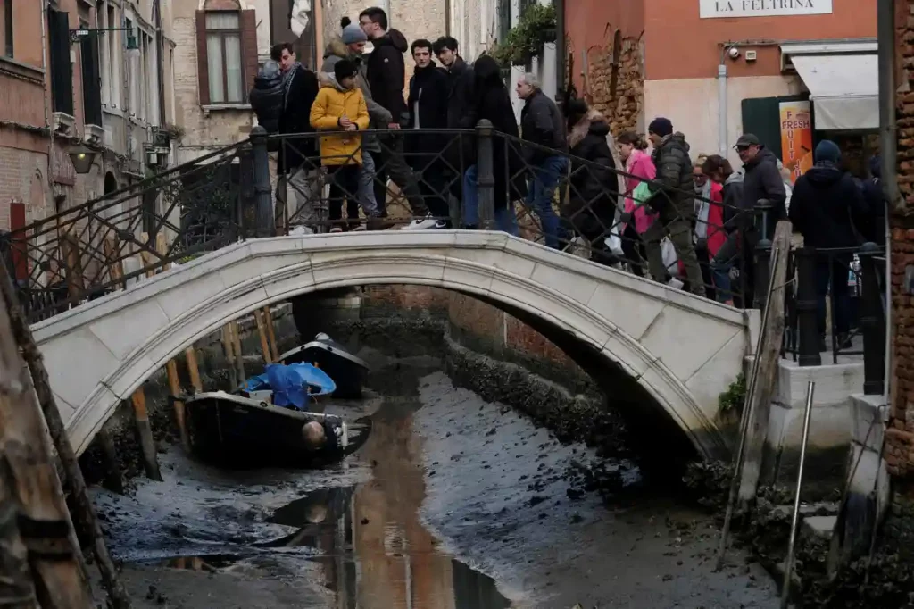 У Венеціі пересихають канали, гондоли сіли на мул. Що далі (ФОТО, ВІДЕО) 3