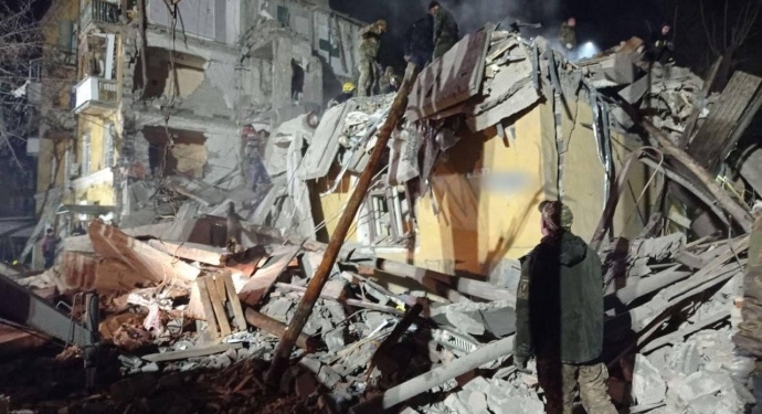 Рашисти вдарили по Краматорську ракетою “Іскандер-К”. Зруйновано житловий будинок, є загиблі і поранені (ФОТО)