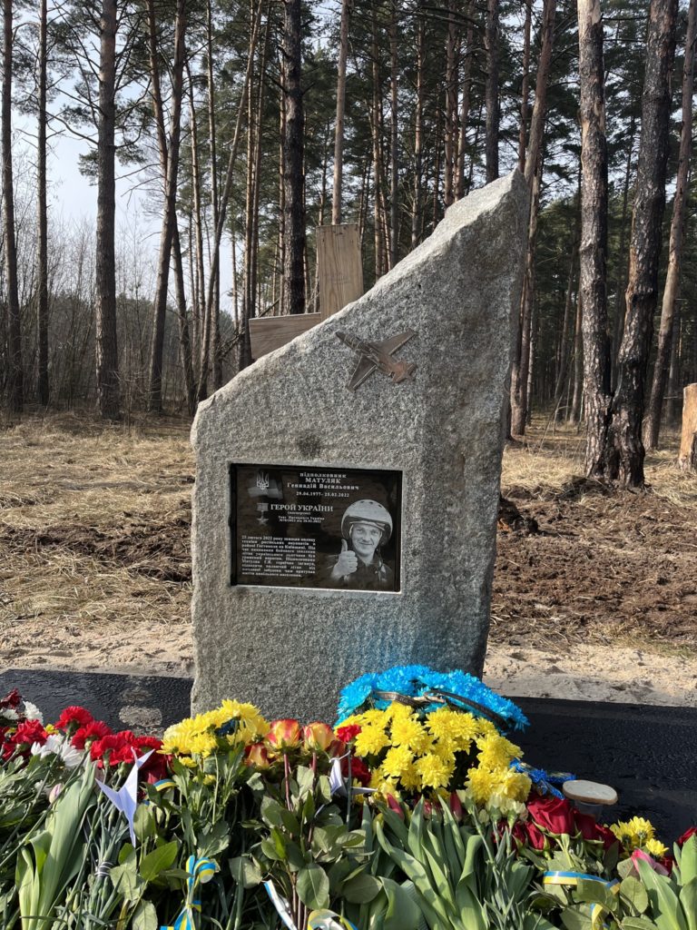 На Київщині відкрили пам’ятник миколаївському льотчику Геннадію Матуляку (ФОТО) 13