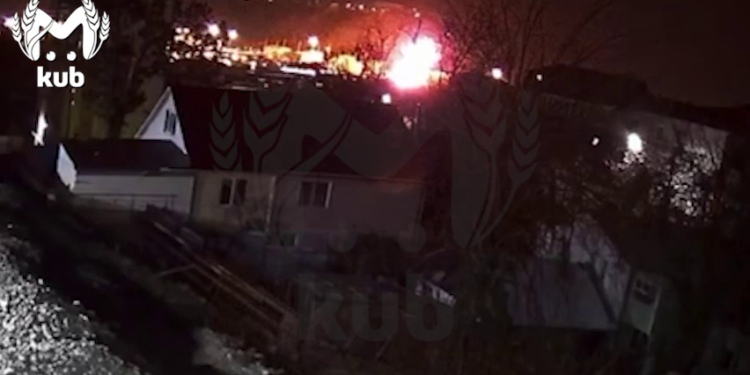 Вночі в Туапсе після вибухів горіла нафтобаза, кажуть про 2 беспілотники (ВІДЕО)