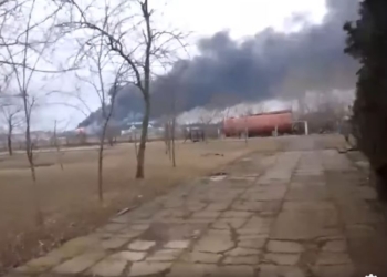 В Бердянську горить “Райский уголок” – база, в якій рашисти облаштували шпиталь (ВІДЕО)