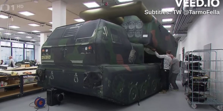 Чехи показали виробництво надувних HIMARS – ось про знищення чого рапортують в Росії (ВІДЕО)