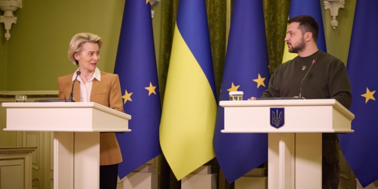 Єврокомісія допоможе нам почати реформу системи опіки та захисту дітей, – Зеленський на брифінгу с фон дер Ляєн (ВІДЕО)