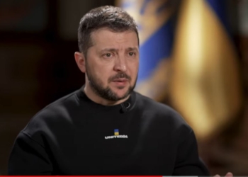 Зеленський розповів, коли знову вдягне діловий костюм (ВІДЕО)