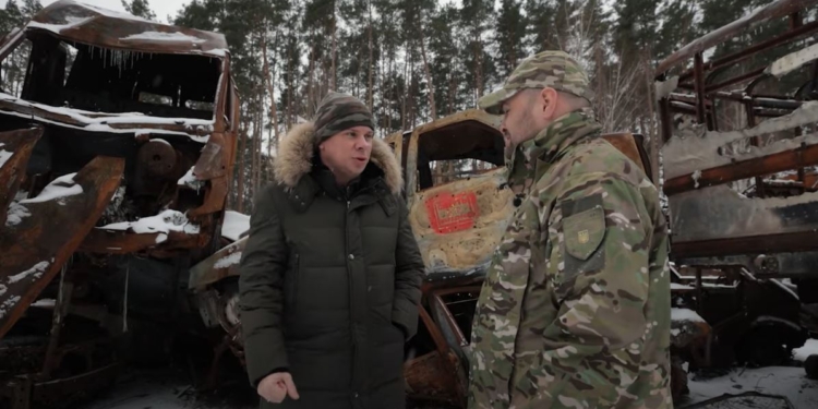 Де зараз живе Зеленський, як виглядає секретна західна зброя. “Рік” – документальний проект “Світу навиворіт” і Дмитра Комарова (ВІДЕО)