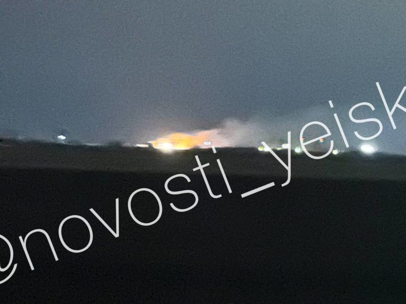 В російському Єйську вибухи і пожежа в районі аеродрому (ФОТО)