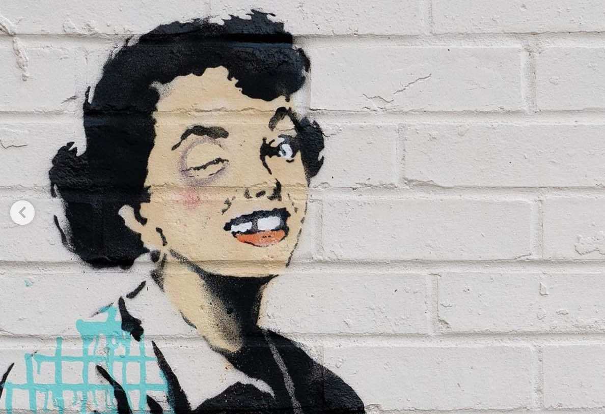 Жінка з підбитим оком. Бенксі показав своє нове графіті (ФОТО)