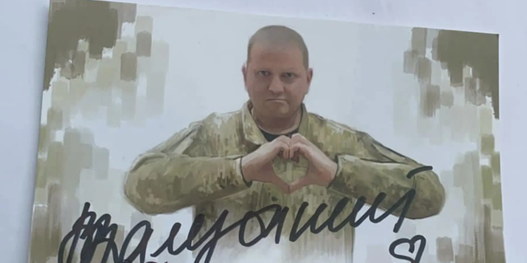 Який рік – таке і свято. Сьогодні в центрі уваги валентинки з Залужним (ФОТО)