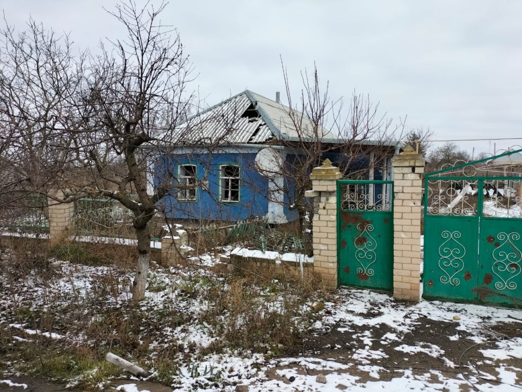 "Ми подужаємо! Вигребемо міни в полях і засіємо». Як виглядає зараз Олександрівка на Миколаївщині, яка оговтується від російської окупації (ФОТО) 18