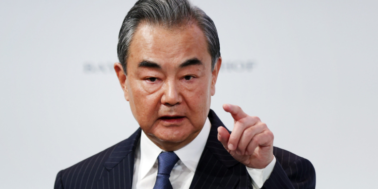 Співпадіння? Після візиту Ван І в Москву в Китаї заявили, що готують вже не мирний план, а окрему позицію