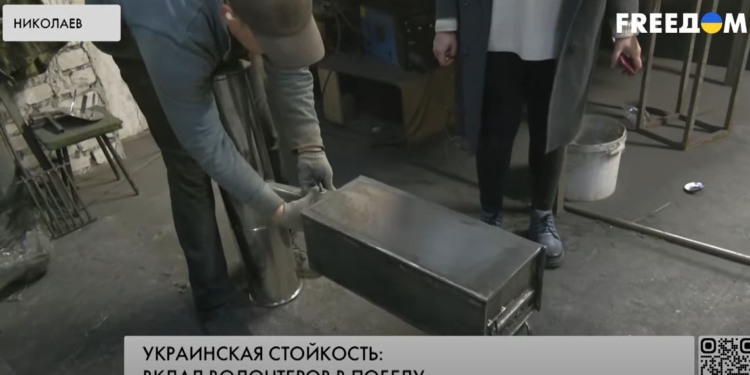 В Миколаєві волонтери налагодили випуск буржуйок, яких немає в Україні (ВІДЕО)