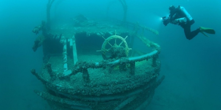 В США дайвери знайшли затонуле 150 років назад судно – на ньому везли золото і 280 бочок віскі (ФОТО)