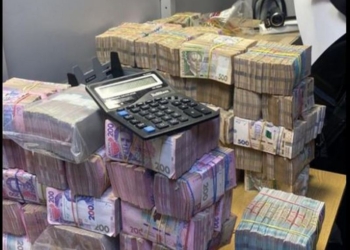 Розкрадання бюджету на харчуванні військових – під час обшуку знайшли мішки готівки (ФОТО)