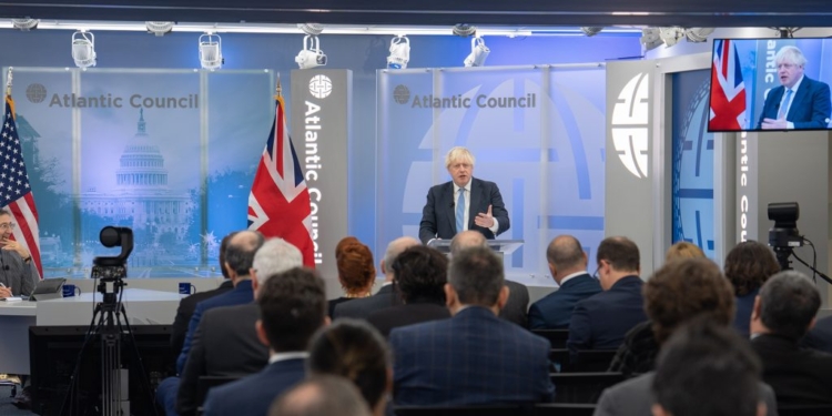 “5-6% військового бюджету США руйнують 20% – 50% путінської військової машини” – як Джонсон на Атлантичній раді переконував дати Україні все