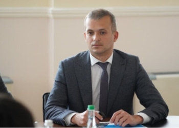 Хабар в $400 тис. Суд відправив під арешт ексзаступника глави Мінрегіону Лозинського – його взяли під варту в залі суду