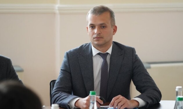Хабар в $400 тис. Суд відправив під арешт ексзаступника глави Мінрегіону Лозинського – його взяли під варту в залі суду
