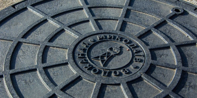 Миколаївський водоканал за рік поставив 538 люків на колодязі – по 3-7 тис. грн. за штуку