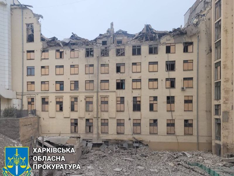 Наслідки ракетного удару по Харкову – зруйновано будівлю вишу (ФОТО)