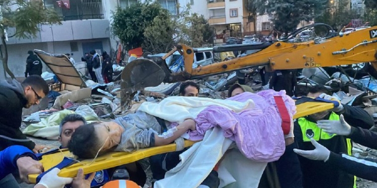 Землетруси в Туреччині: близько 3 тис. загиблих (ФОТО, ВІДЕО)