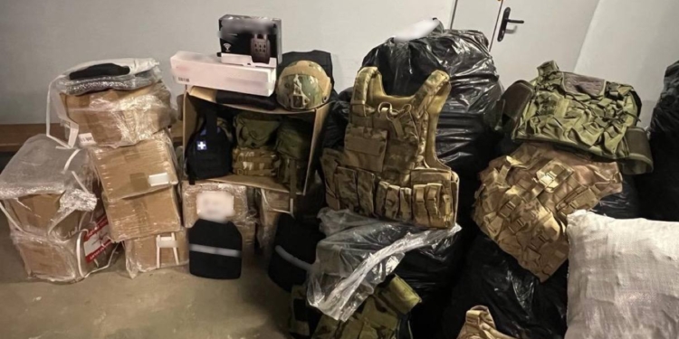 Військову амуніцію й медикаменти віддали військовим – їх ввезли, як гуманітарку, але намагались продати