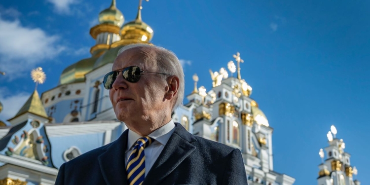 Байден поїхав з Києва, на Алеї сміливости залишилась табличка на його честь (ФОТО)