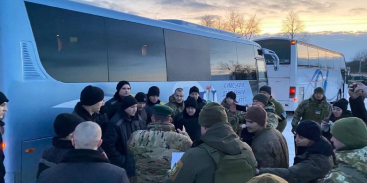 Відбувся обмін полоненими. Кого повернули (ФОТО)