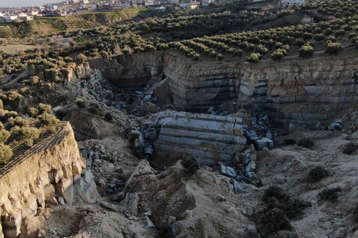 В Туреччині після землетрусу утворився величезний розлом земної кори (ВІДЕО)