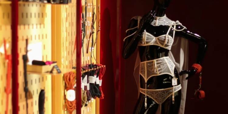 Хтось відмовився від сексу, а хтось почав повсюди його шукати. Як рік війни змінив секс в Україні 