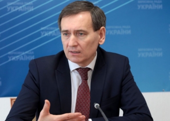 В Києві нардепу вручили повістку просто на площі – тепер в ВР розглянуть резонансні випадки зловживань воєнкоматів