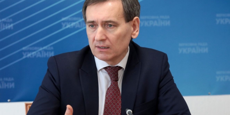 В Києві нардепу вручили повістку просто на площі – тепер в ВР розглянуть резонансні випадки зловживань воєнкоматів