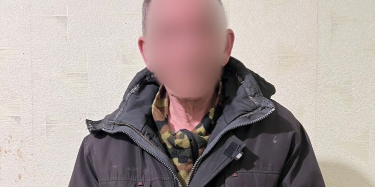 На Миколаївщині 66-річний чоловік спробував задушити 79-річну односільчанку, відібрав всі її заощадження і втік. Правда, недалеко (ФОТО)